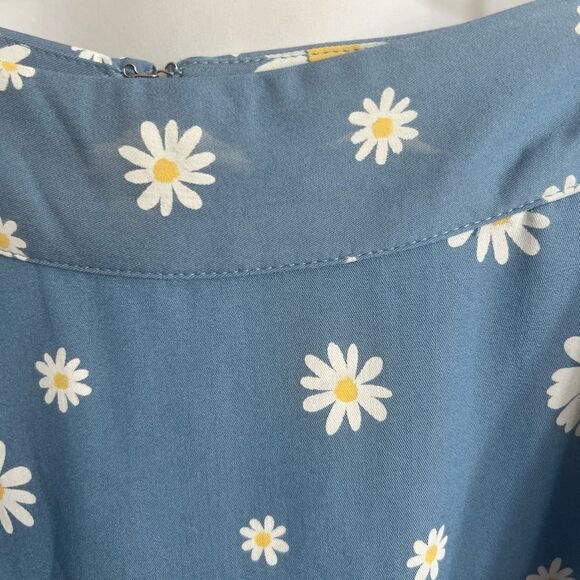 Unique Vintage Chambray Daisy Print Briella Flare Skirt - Picture 7 of 9